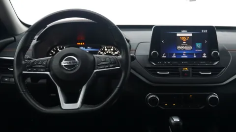 More photos of 2022 Nissan Altima 2.5 SR at Auto City, CA