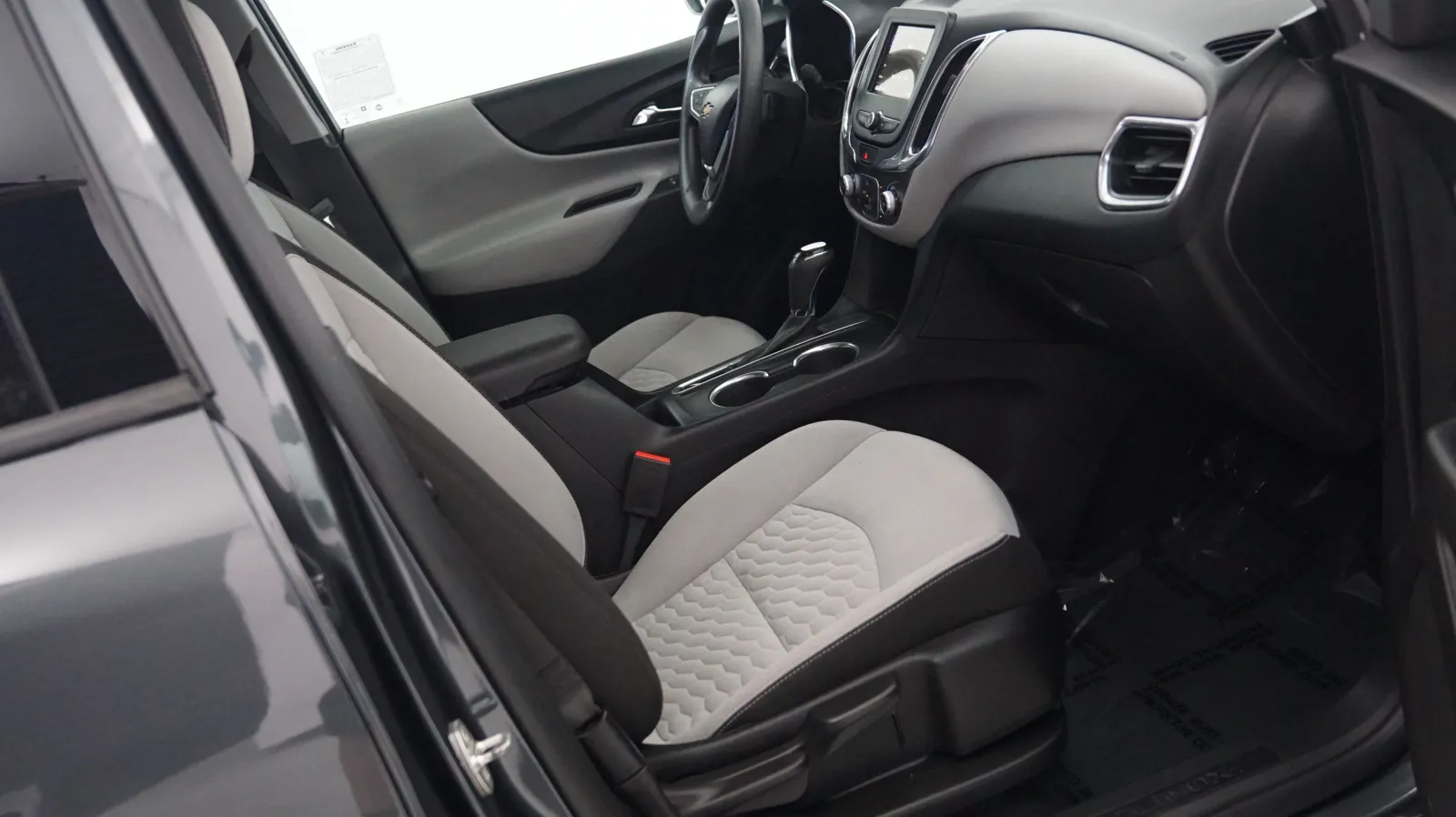 More photos of 2019 Chevrolet Equinox LS at Auto City, CA