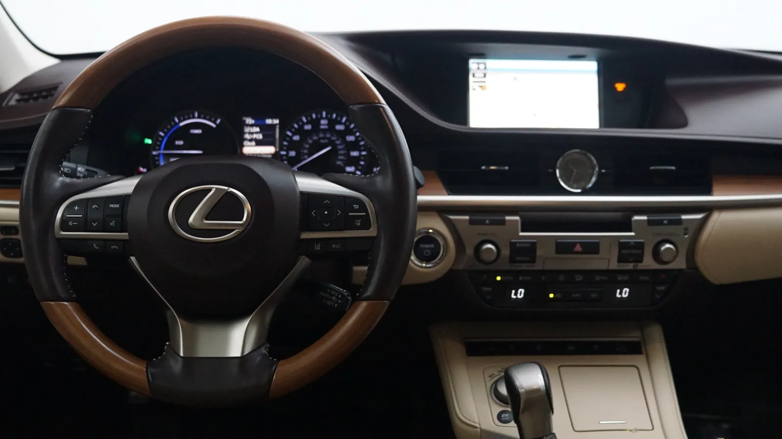 More photos of 2018 Lexus ES 300h at Auto City, CA