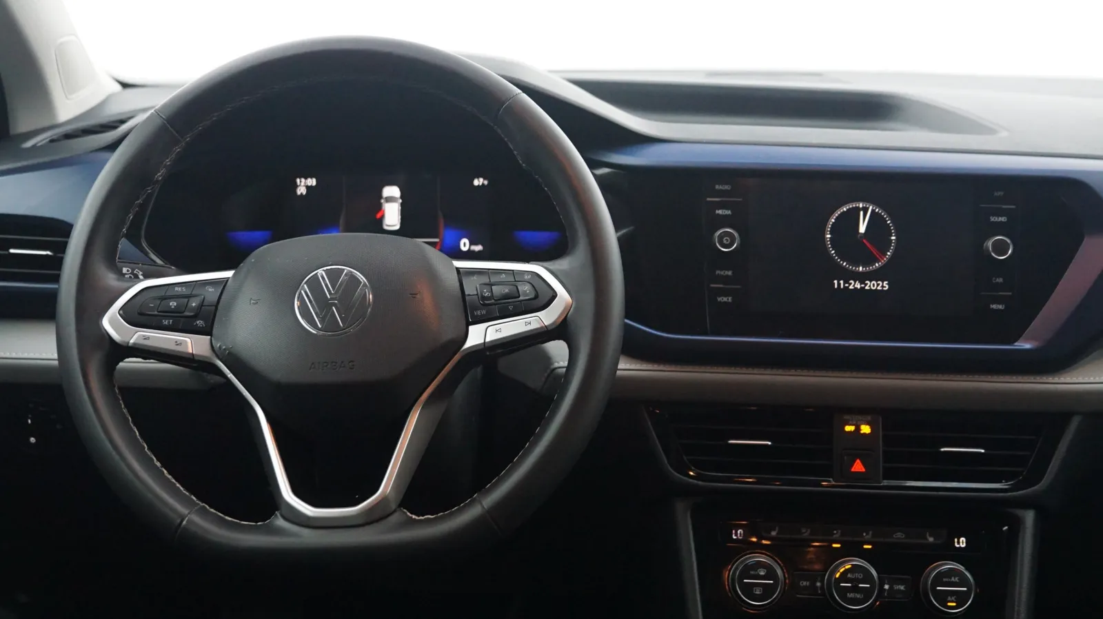 More photos of 2024 Volkswagen Taos SE at Auto City, CA