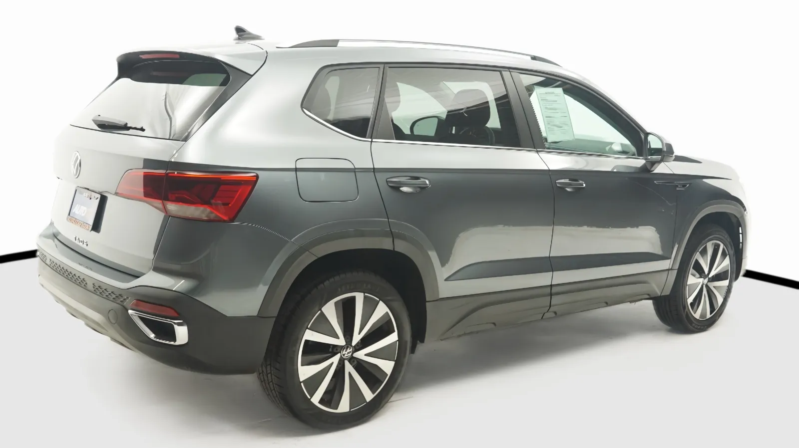 More photos of 2024 Volkswagen Taos SE at Auto City, CA