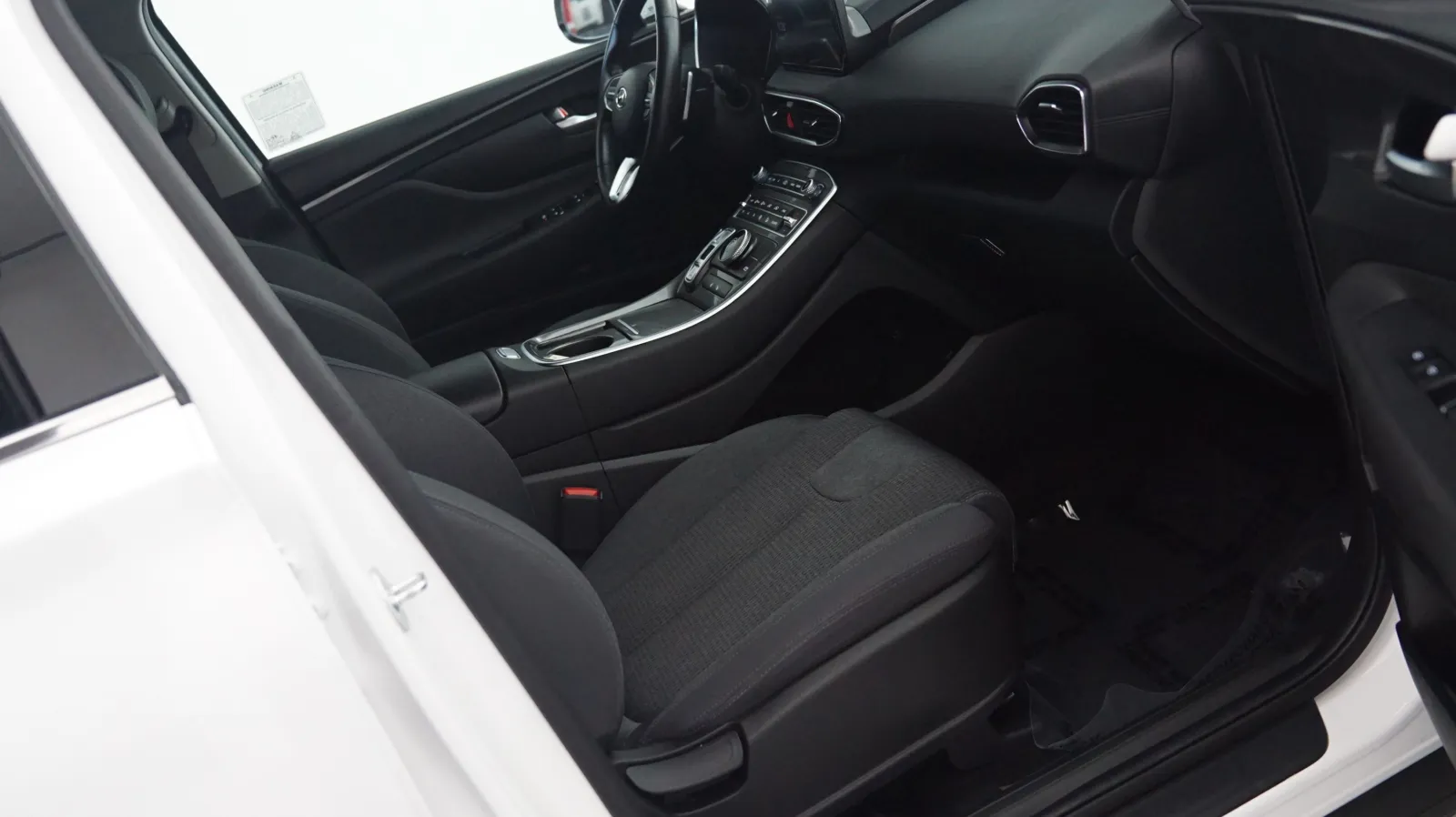 More photos of 2023 Hyundai Santa Fe SEL at Auto City, CA