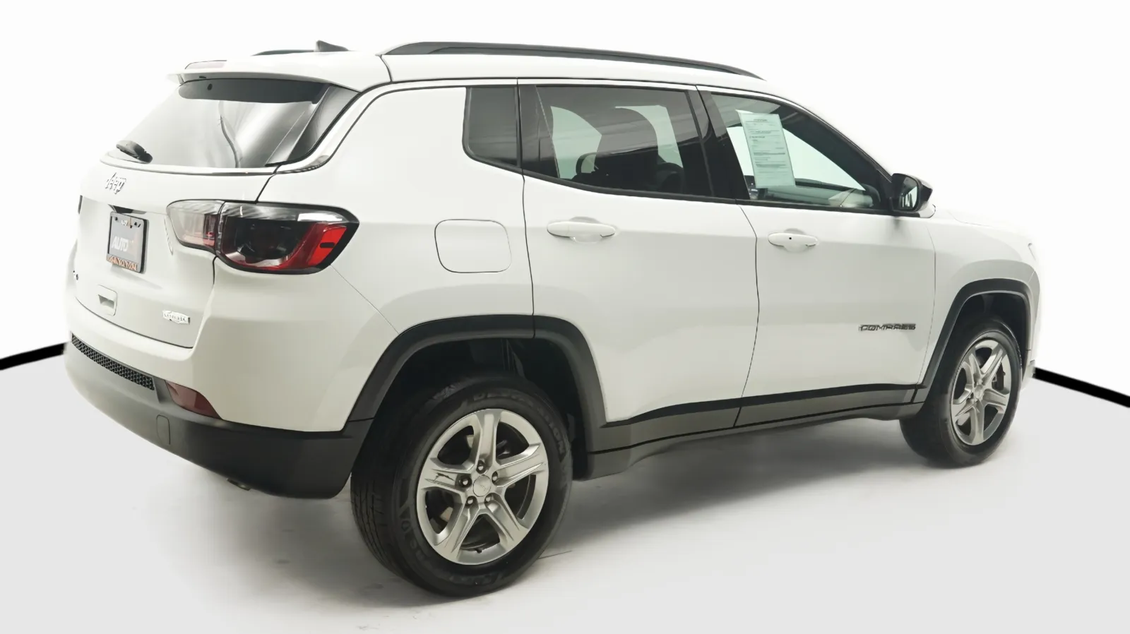 More photos of 2024 Jeep Compass Latitude at Auto City, CA