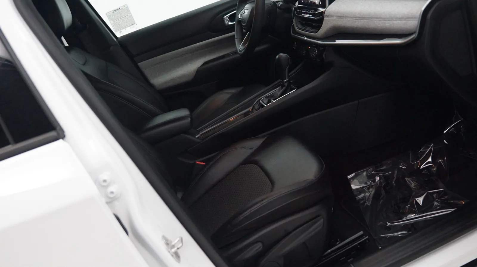 More photos of 2024 Jeep Compass Latitude at Auto City, CA