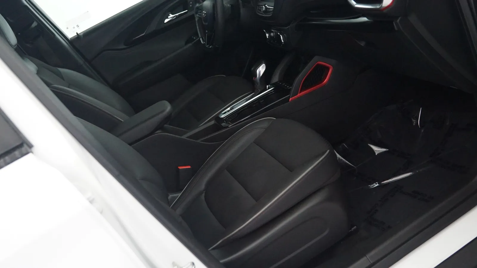 More photos of 2023 Chevrolet TrailBlazer RS at Auto City, CA