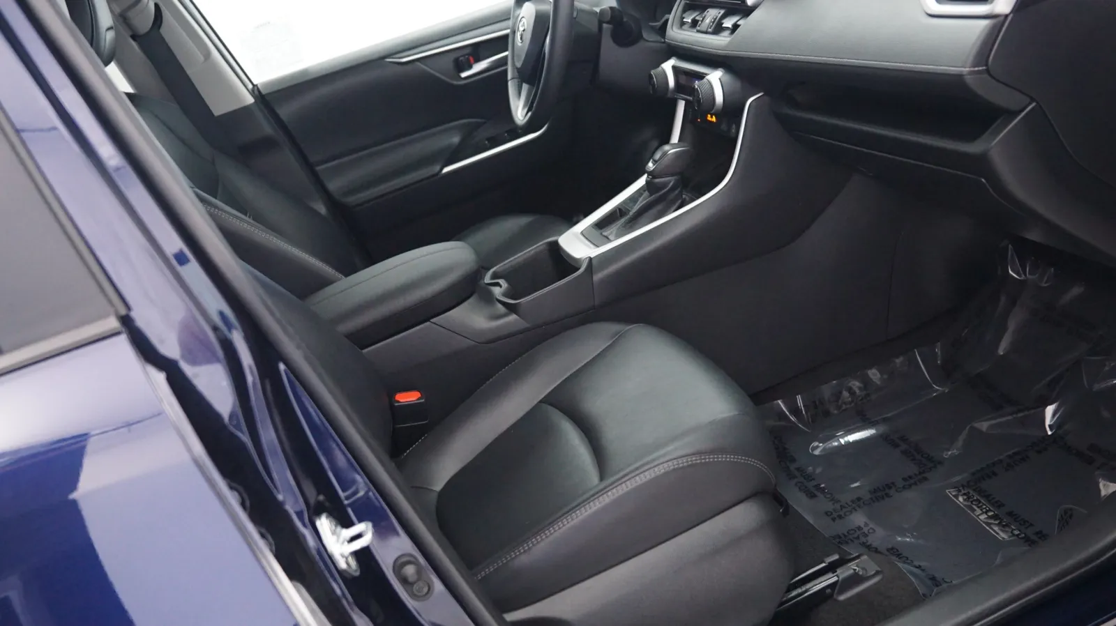 More photos of 2023 Toyota RAV4 XLE Premium at Auto City, CA