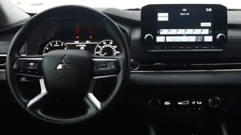 More photos of 2024 Mitsubishi Outlander SE at Auto City, CA