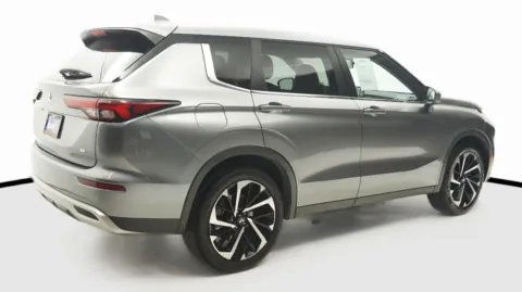 More photos of 2024 Mitsubishi Outlander SE at Auto City, CA