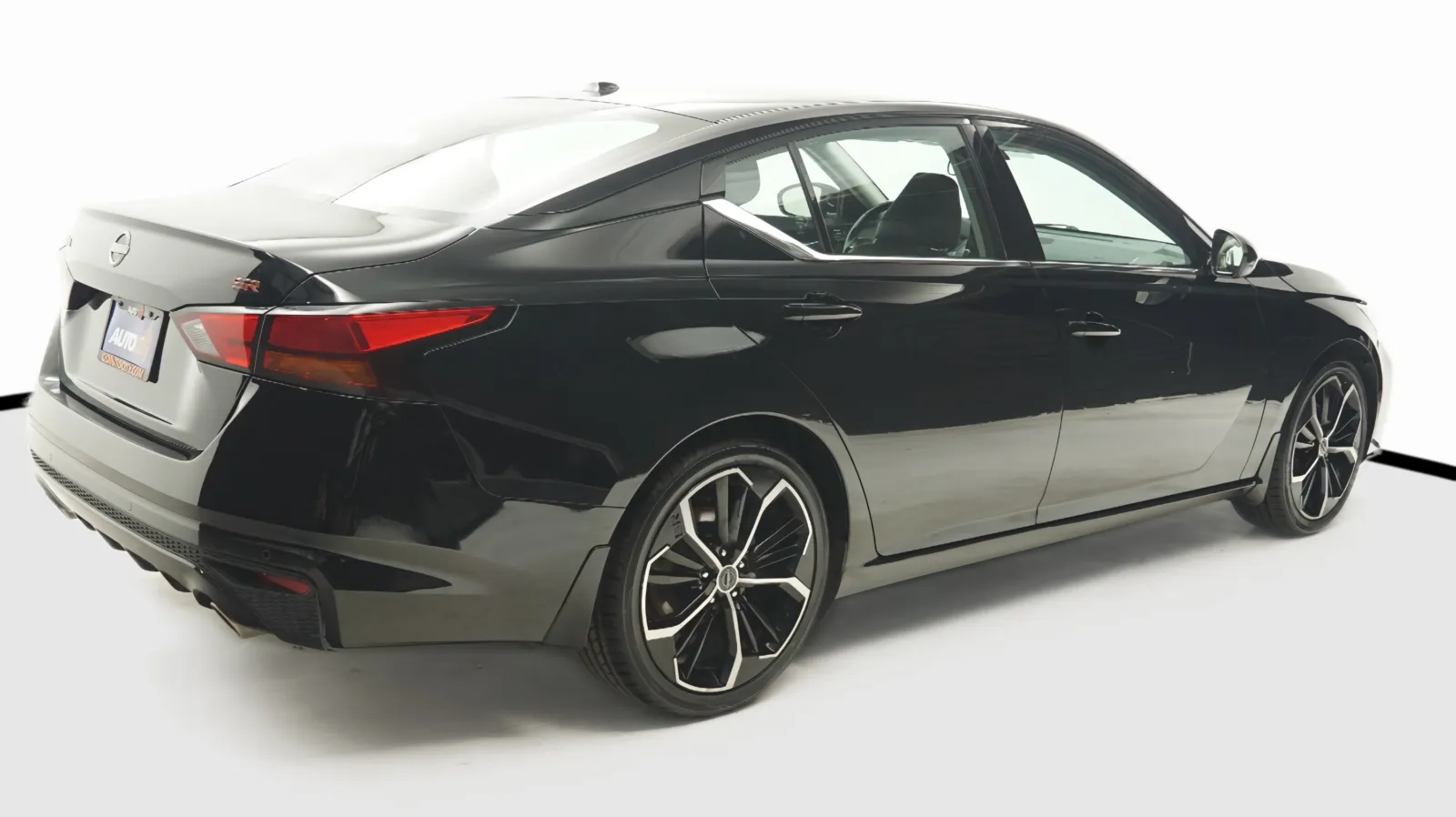 More photos of 2024 Nissan Altima 2.5 SR at Auto City, CA