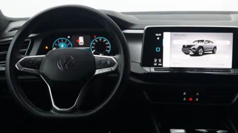 More photos of 2024 Volkswagen Atlas Cross Sport 2.0T SE w/Technology at Auto City, CA