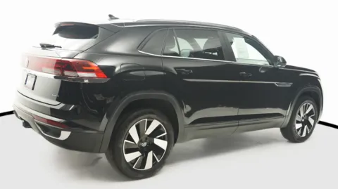 More photos of 2024 Volkswagen Atlas Cross Sport 2.0T SE w/Technology at Auto City, CA