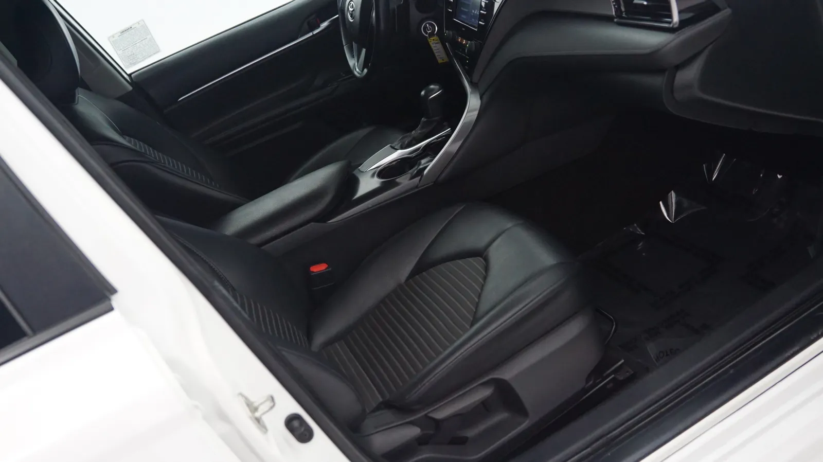 More photos of 2020 Toyota Camry SE Nightshade at Auto City, CA