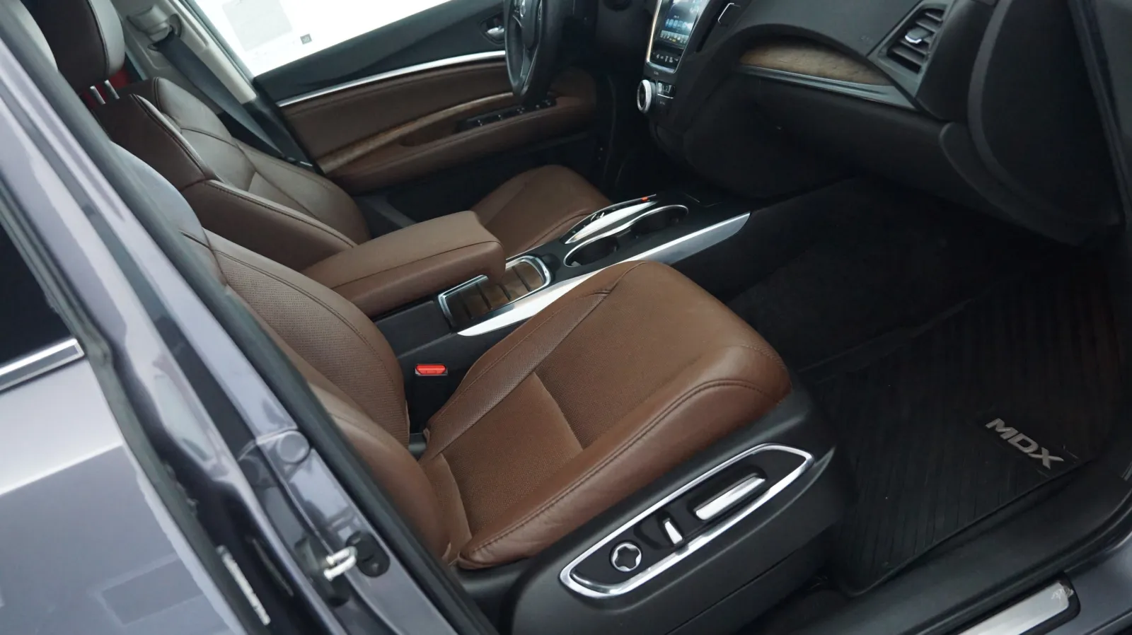 More photos of 2020 Acura MDX w/Technology Pkg at Auto City, CA