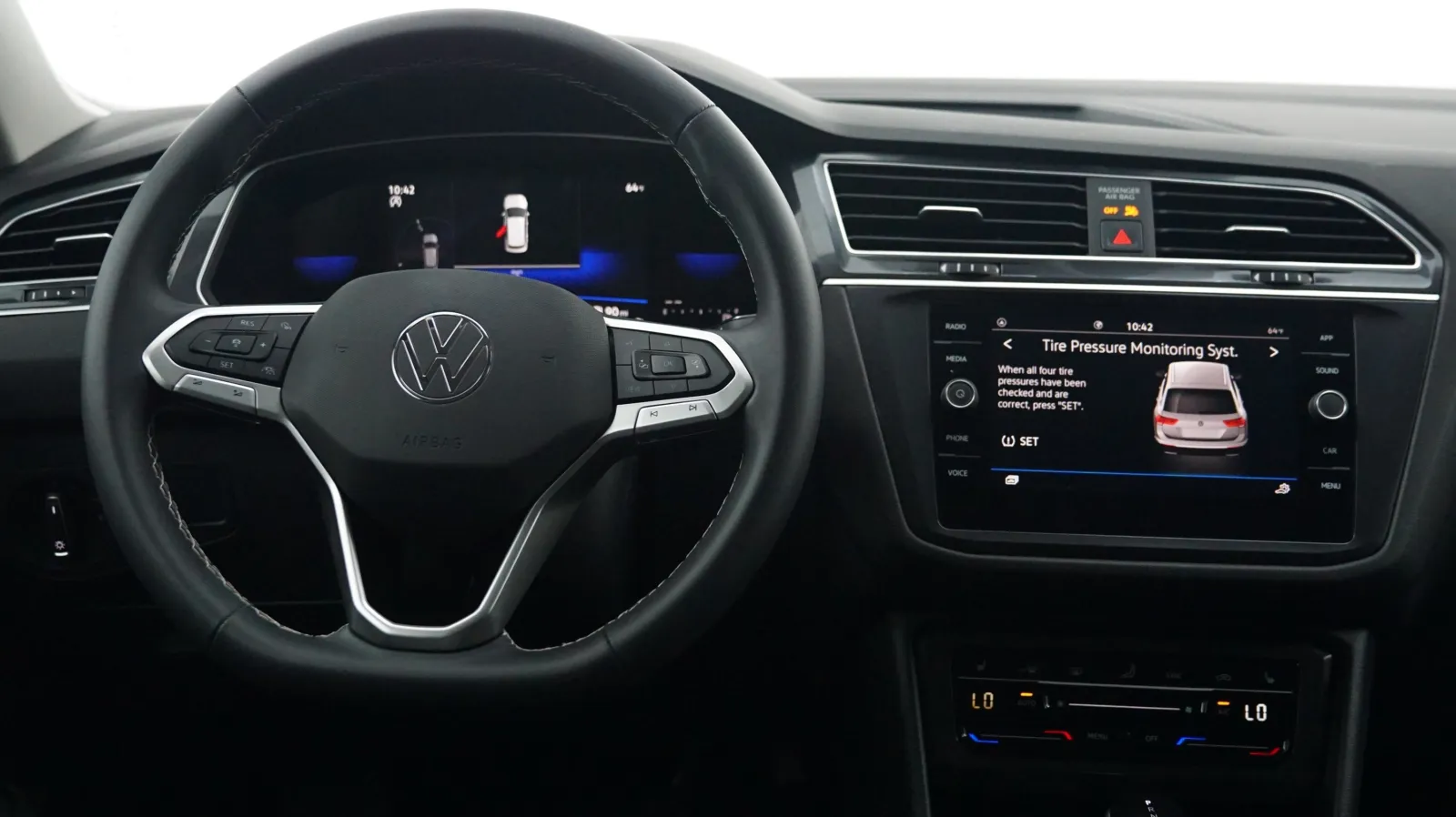 More photos of 2024 Volkswagen Tiguan SE at Auto City, CA