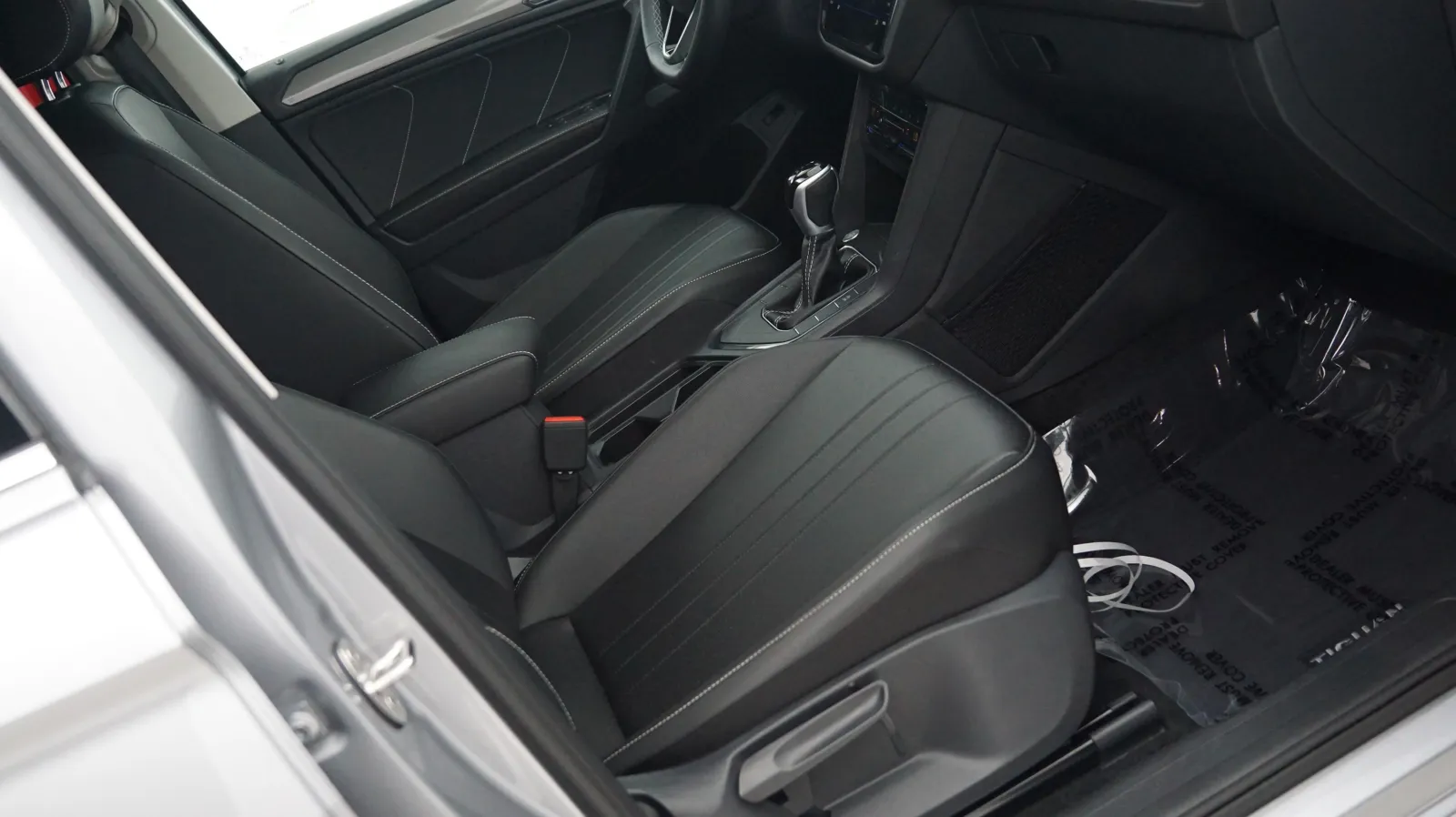 More photos of 2024 Volkswagen Tiguan SE at Auto City, CA