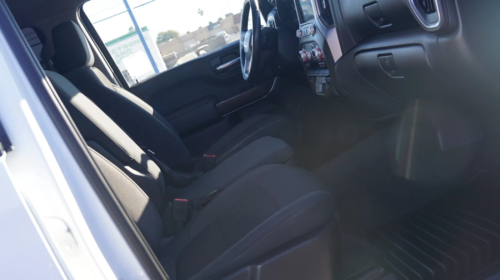 More photos of 2020 GMC Sierra 1500 Elevation at Auto City, CA