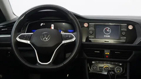 More photos of 2024 Volkswagen Jetta SE at Auto City, CA