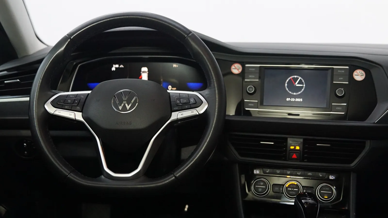 More photos of 2024 Volkswagen Jetta SE at Auto City, CA