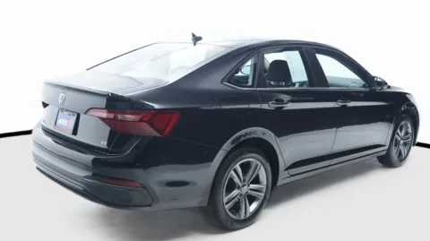 More photos of 2024 Volkswagen Jetta SE at Auto City, CA