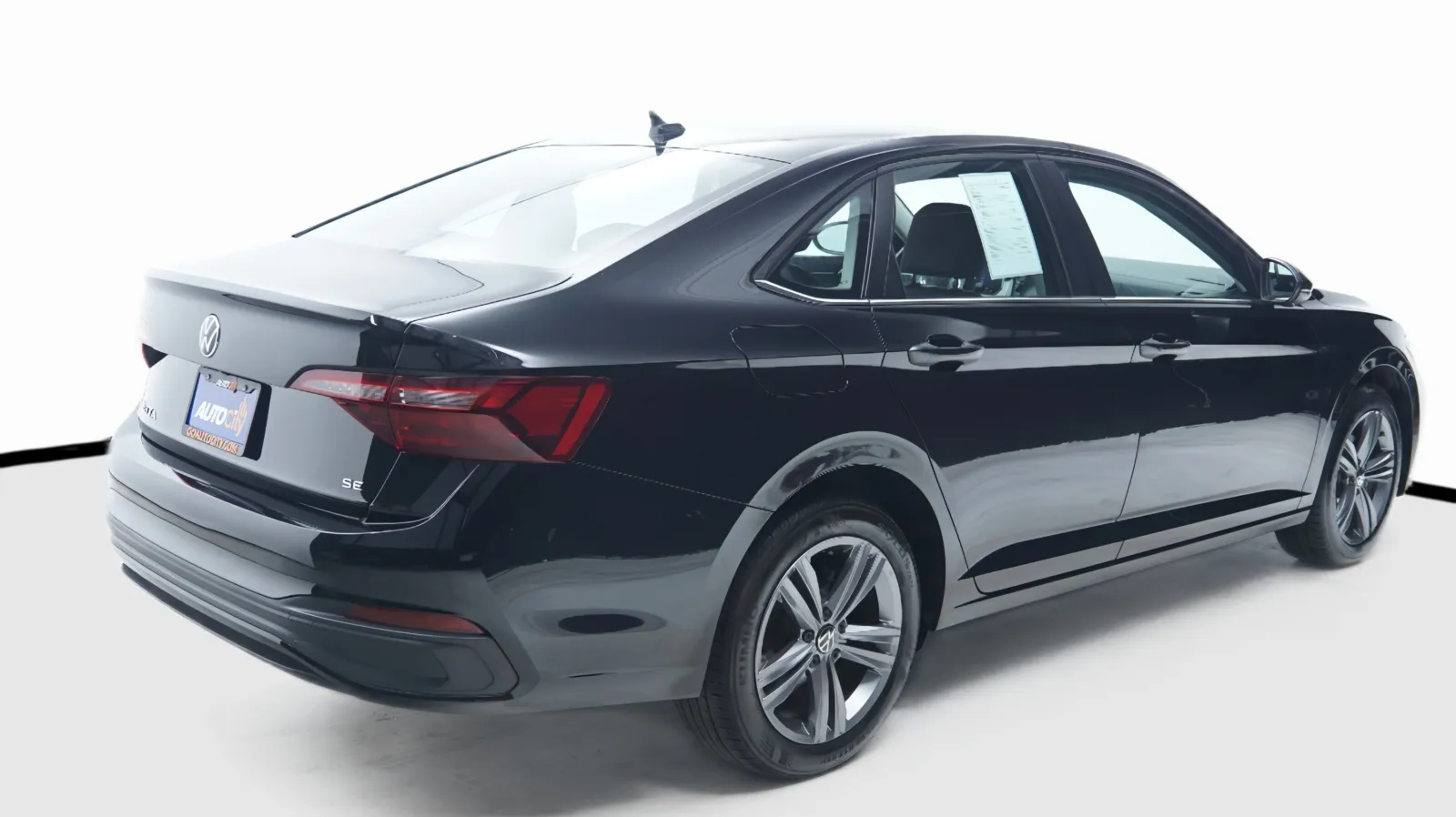 More photos of 2024 Volkswagen Jetta SE at Auto City, CA