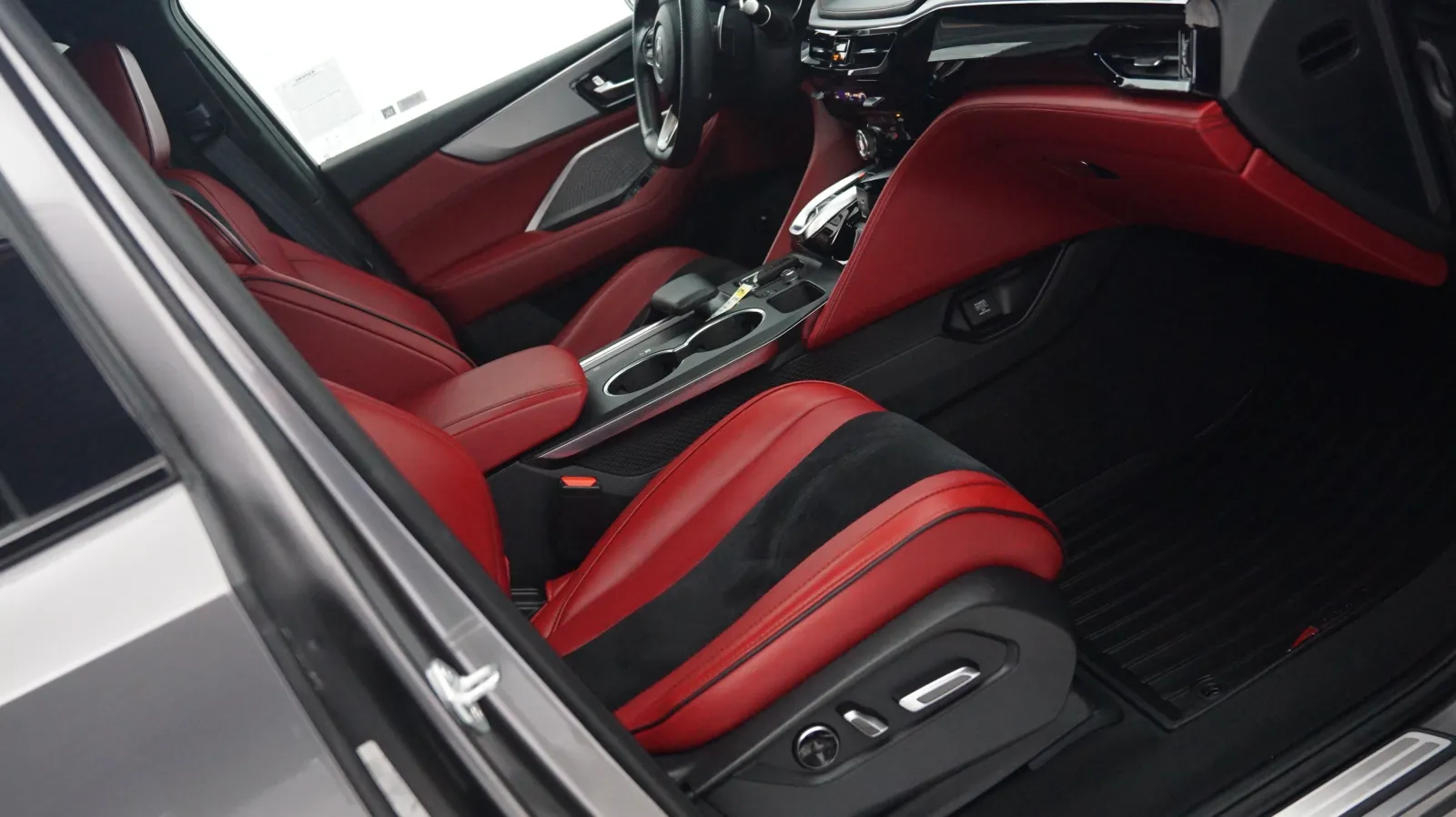 More photos of 2022 Acura MDX w/A-Spec Package at Auto City, CA