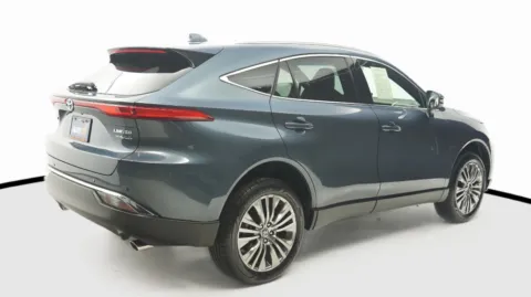 More photos of 2022 Toyota Venza Limited at Auto City, CA