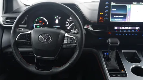 More photos of 2023 Toyota Sienna XSE at Auto City, CA