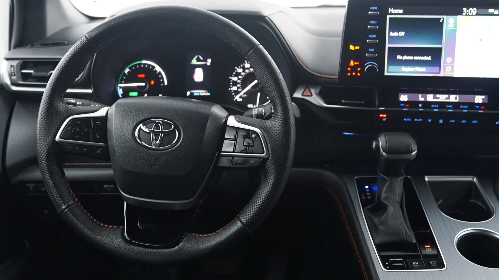 More photos of 2023 Toyota Sienna XSE at Auto City, CA