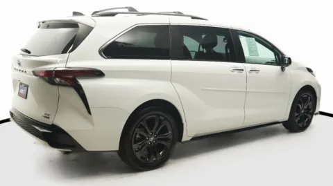 More photos of 2023 Toyota Sienna XSE at Auto City, CA