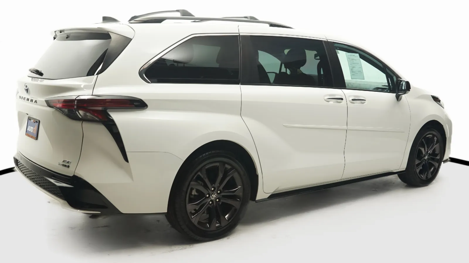 More photos of 2023 Toyota Sienna XSE at Auto City, CA