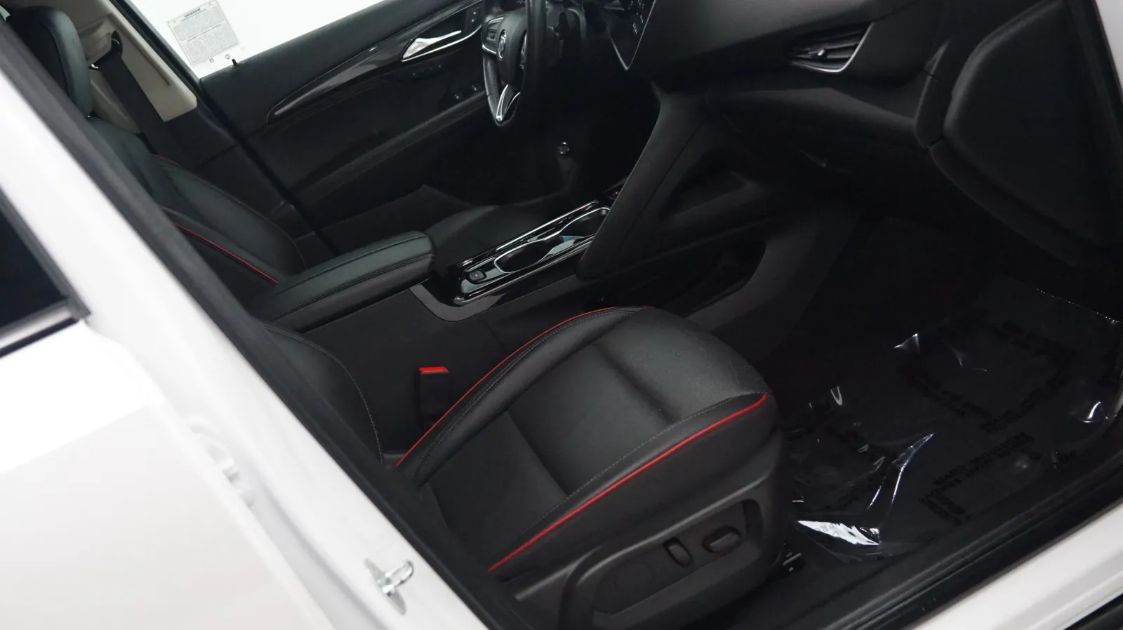 More photos of 2023 Buick Envision Essence at Auto City, CA