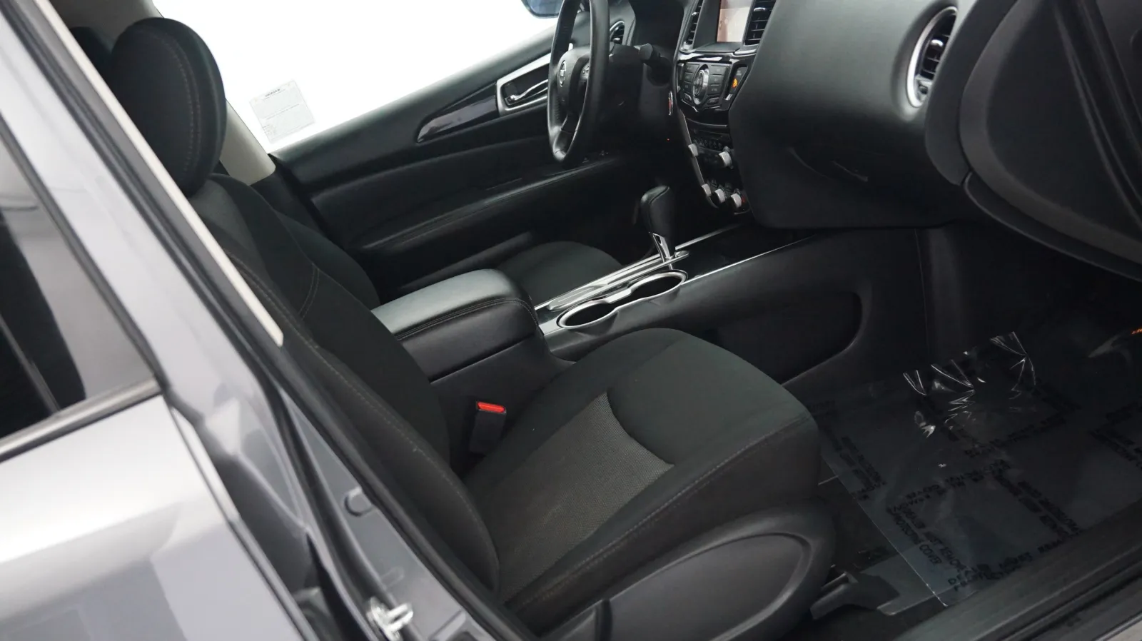 More photos of 2020 Nissan Pathfinder SV at Auto City, CA