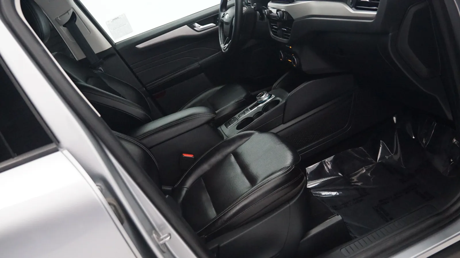 More photos of 2022 Ford Escape SEL at Auto City, CA