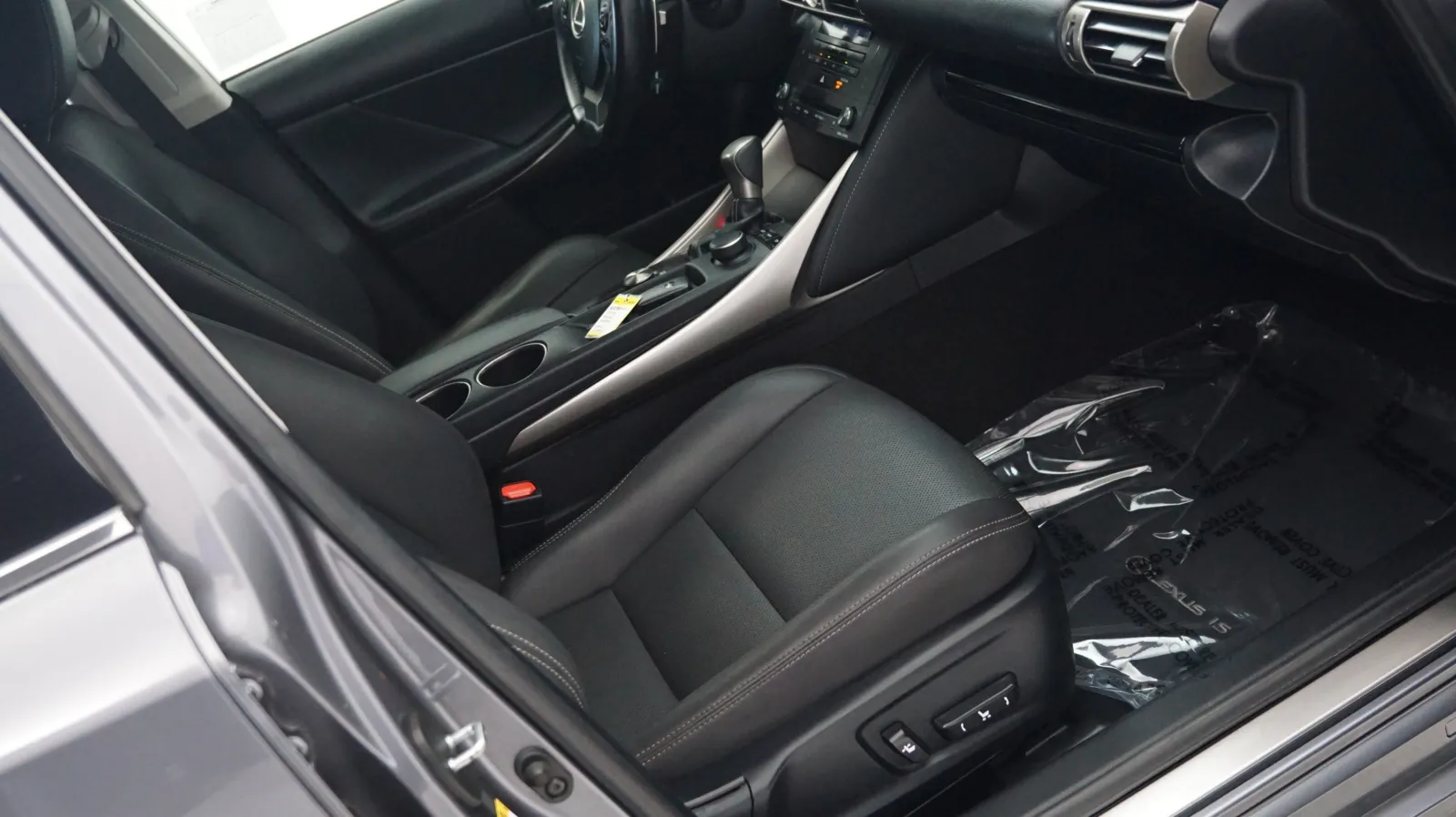 More photos of 2016 Lexus IS 200t at Auto City, CA