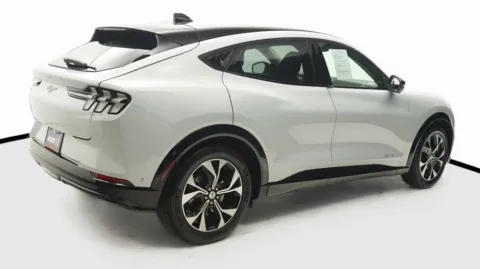 More photos of 2021 Ford Mustang Mach-E Premium at Auto City, CA