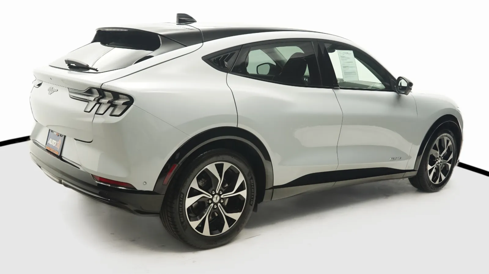 More photos of 2021 Ford Mustang Mach-E Premium at Auto City, CA