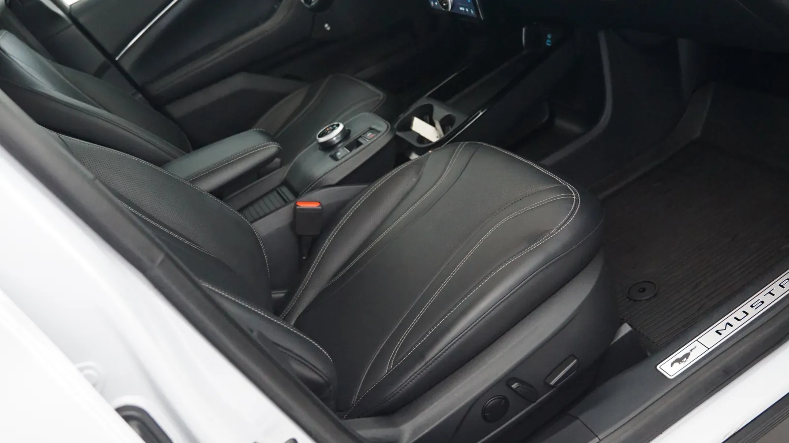 More photos of 2021 Ford Mustang Mach-E Premium at Auto City, CA