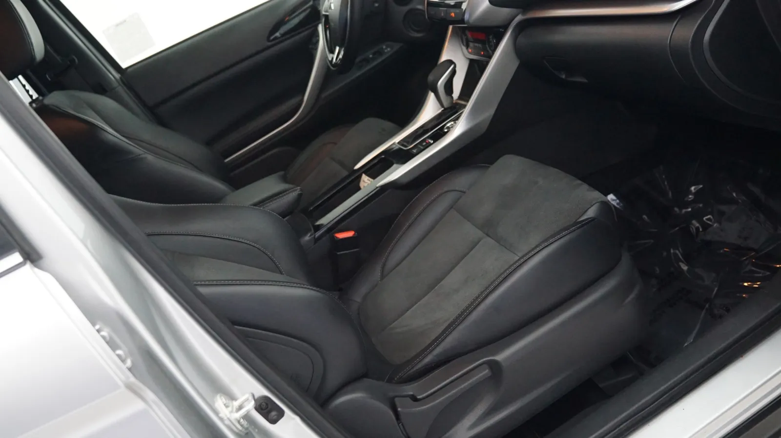 More photos of 2024 Mitsubishi Eclipse Cross SE at Auto City, CA