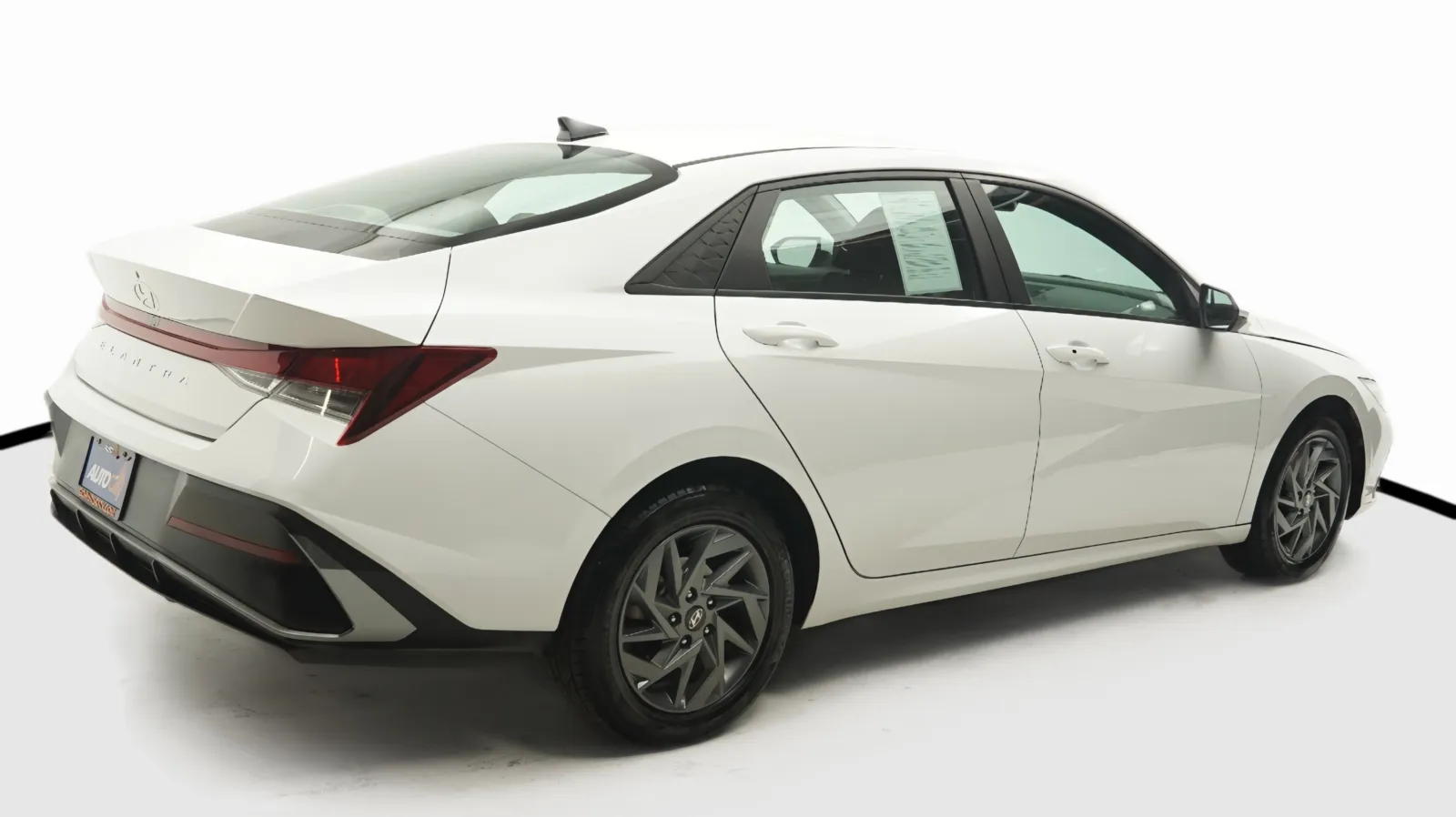 More photos of 2024 Hyundai Elantra SEL at Auto City, CA