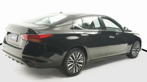 More photos of 2023 Nissan Altima 2.5 SV at Auto City, CA
