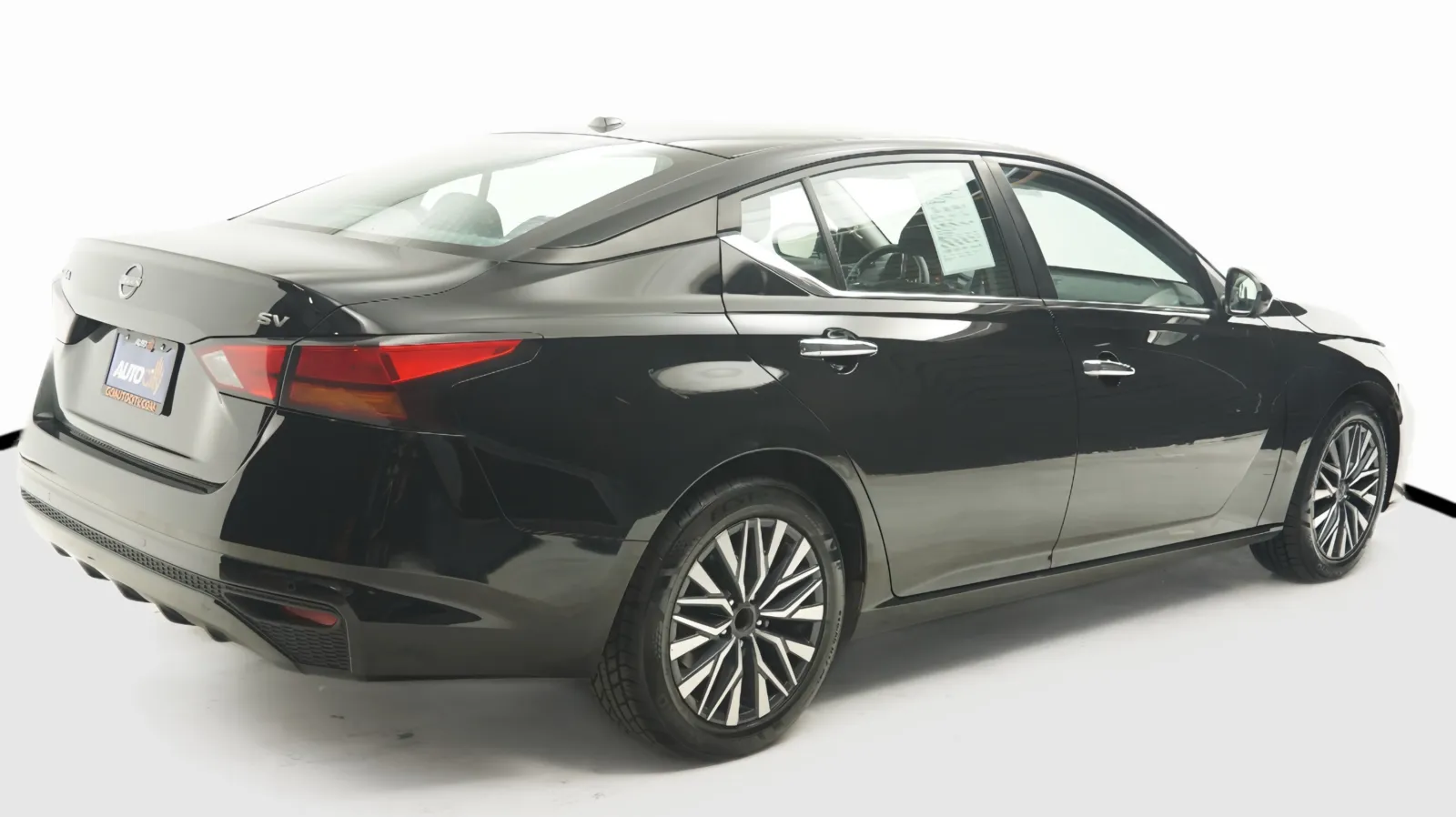 More photos of 2023 Nissan Altima 2.5 SV at Auto City, CA