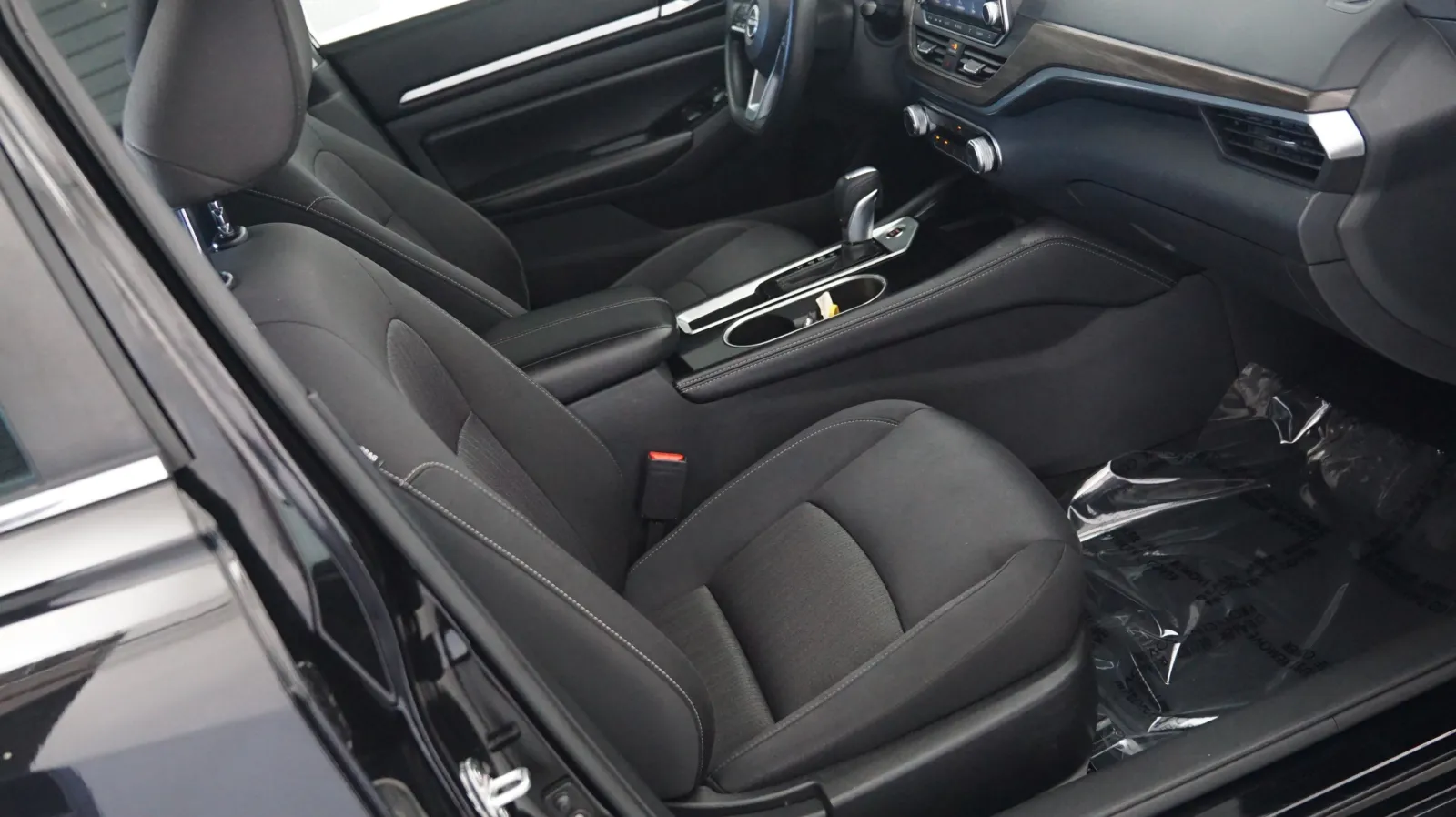 More photos of 2023 Nissan Altima 2.5 SV at Auto City, CA