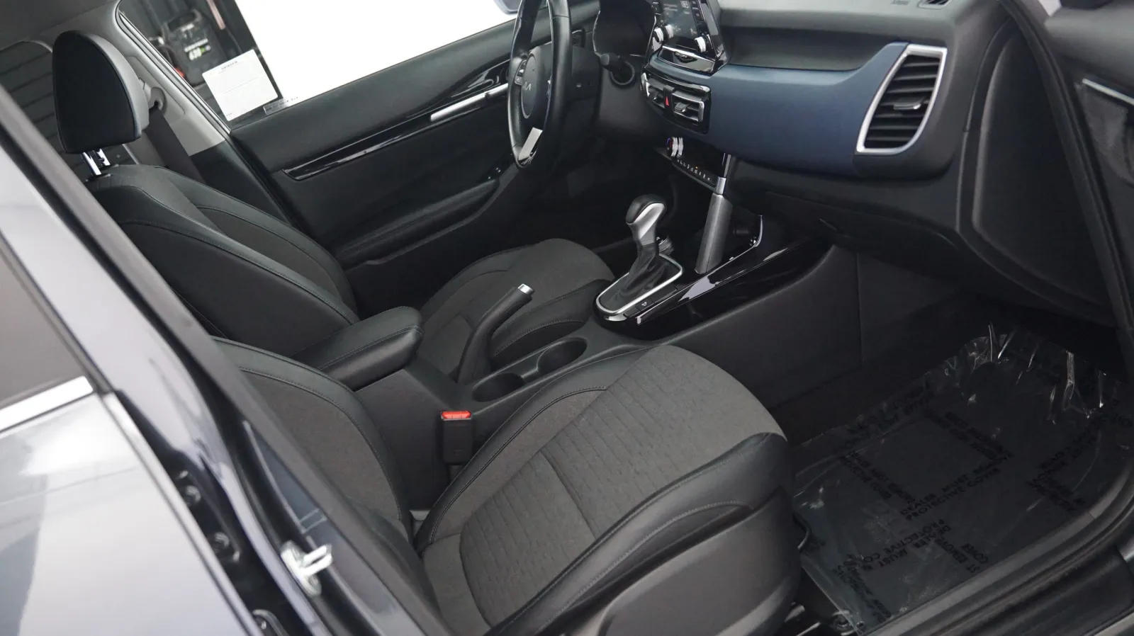 More photos of 2023 Kia SELTOS at Auto City, CA