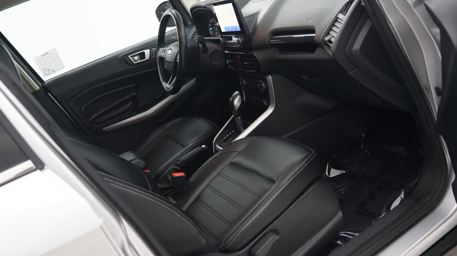 More photos of 2021 Ford EcoSport Titanium at Auto City, CA