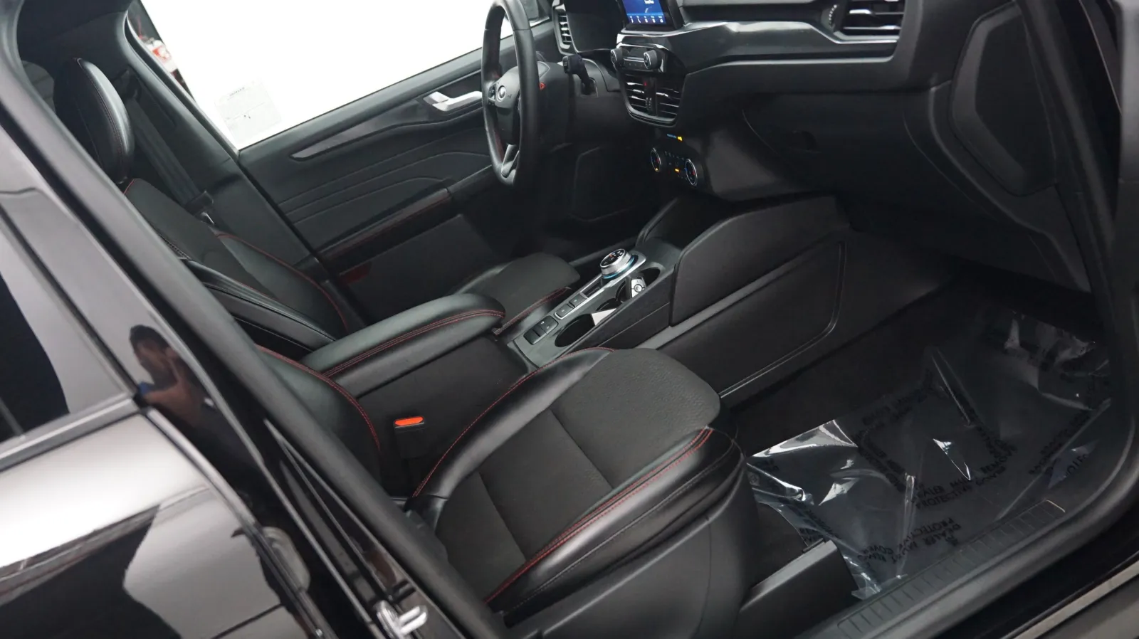 More photos of 2024 Ford Escape ST-Line at Auto City, CA