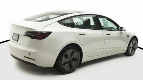 More photos of 2021 Tesla Model 3 Standard Range Plus at Auto City, CA