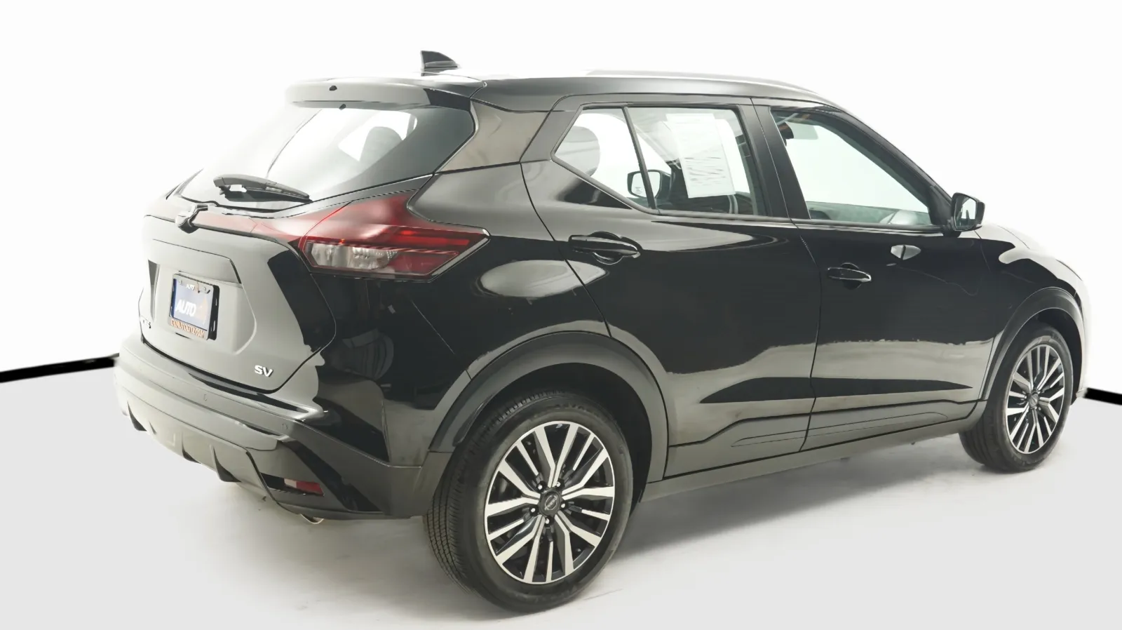 More photos of 2022 Nissan KICKS SV at Auto City, CA