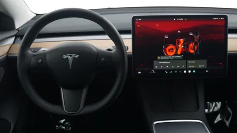 More photos of 2022 Tesla Model 3 at Auto City, CA