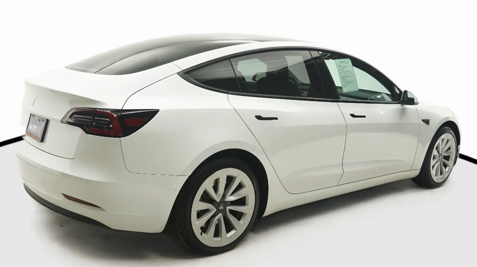 More photos of 2022 Tesla Model 3 at Auto City, CA