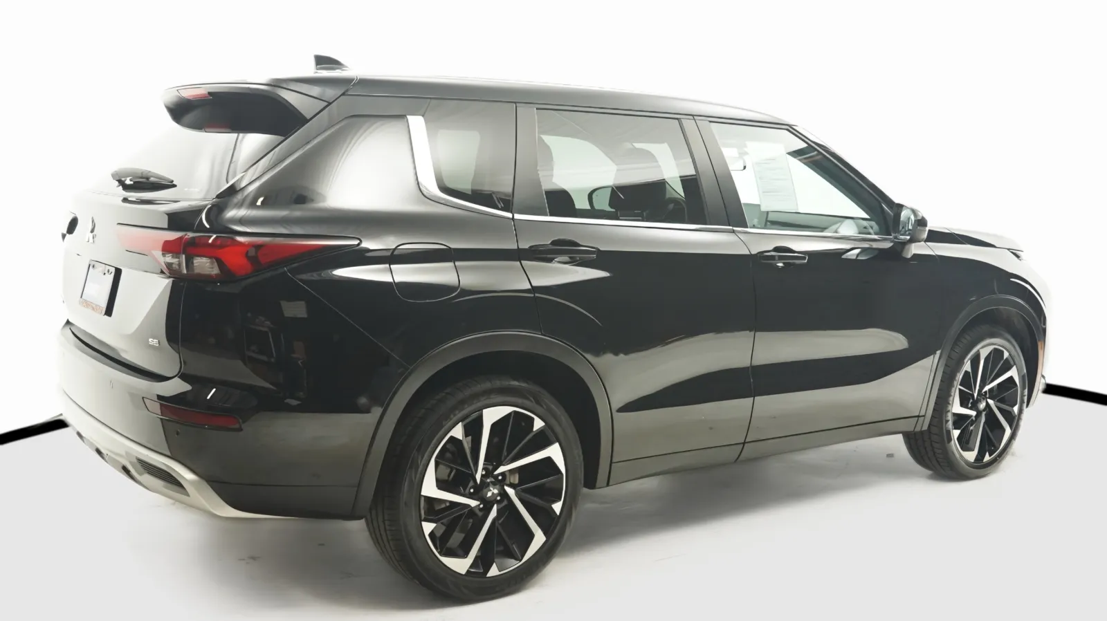 More photos of 2024 Mitsubishi Outlander SE Black Edition at Auto City, CA